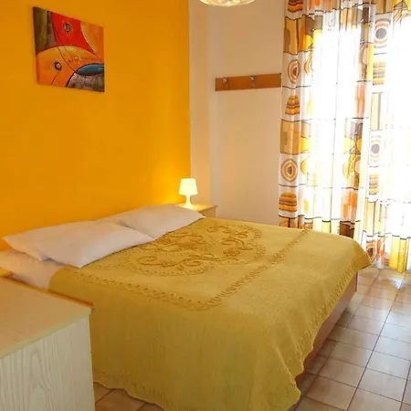 Apartment In 24778 *